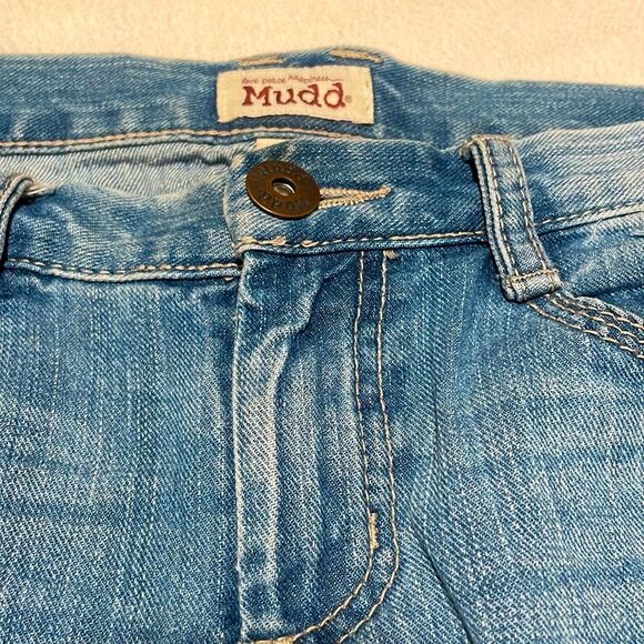 Y2K- Mudd- Destroyed Mid-Rise Light Wash Capri Jeans- Size 5 (Juniors) - Picture 10 of 10